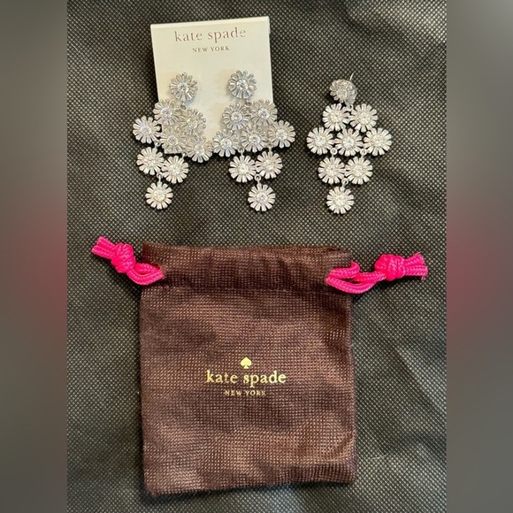 100% Authentic Kate Spade Heirloom Crystal Gardens Earrings Chandelier WBRU4175 - Picture 10 of 11
